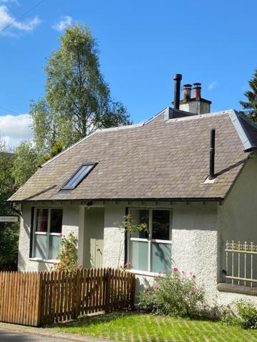 Cobbler'S Cottage At Kindrochet, Strathtay Pitlochry Exterior photo